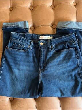 Levi Women’s mid rise Capri Jeans with Rolled Hem sz 10